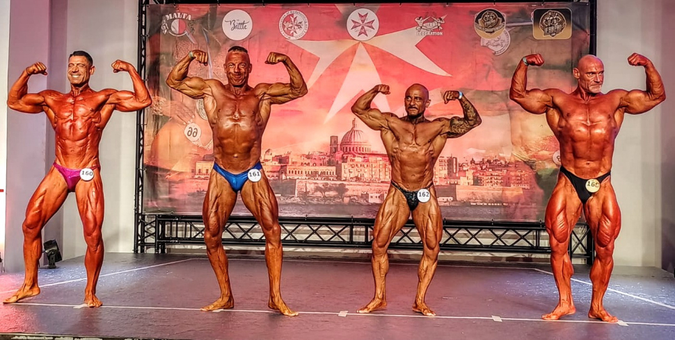 Kulturista Patrik Šerý obhájil zlato na Maltě