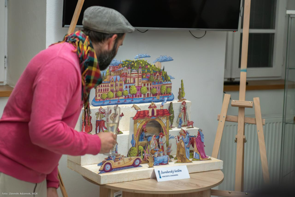Šternberk představil vlastní vystřihovací betlém