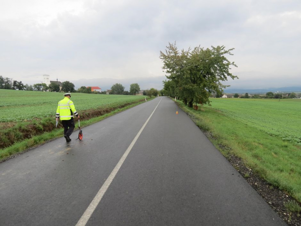 Řidič osobáku u Medlova srazil padesátiletou cyklistku a ujel